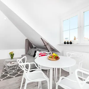 Pier By Oneapartments Apartament